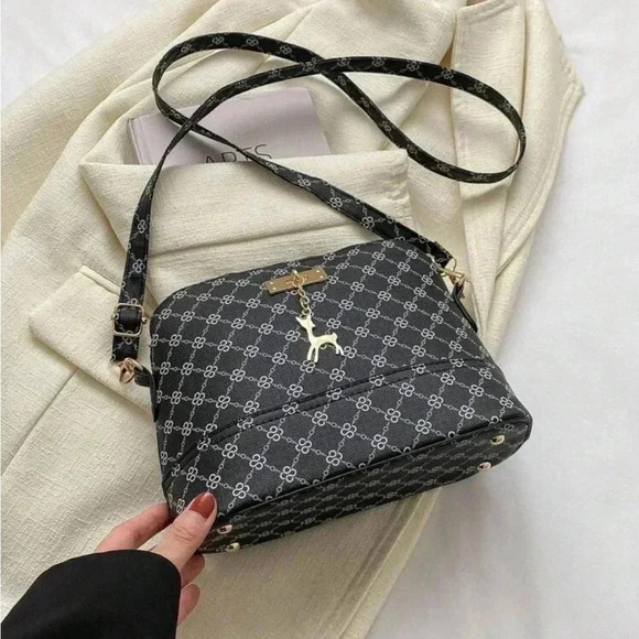 ⚠️Clearance Black Patterned Shoulder / Crossbody Bag Gold Pendant - Picture 4 of 6